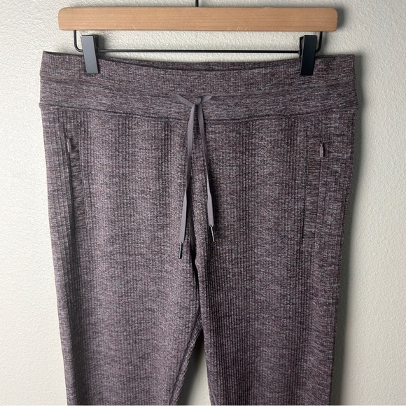 Lululemon Women’s Engineered Warmth Joggers - Picture 4 of 10